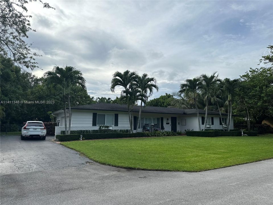 Recently Sold: $1,300,000 (4 beds, 3 baths, 1824 Square Feet)