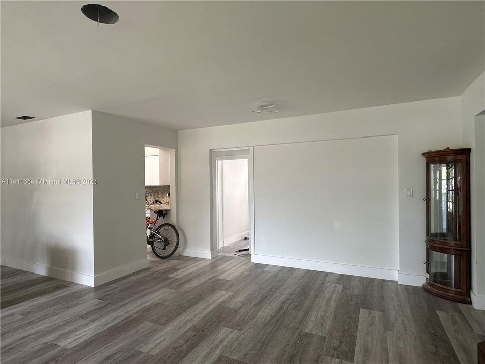 Recently Rented: $3,050 (3 beds, 2 baths, 1692 Square Feet)