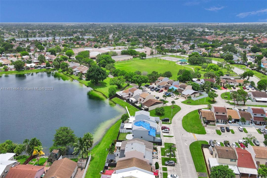 Vendido Recientemente: $499,000 (3 camas, 2 baños, 1678 Pies cuadrados)