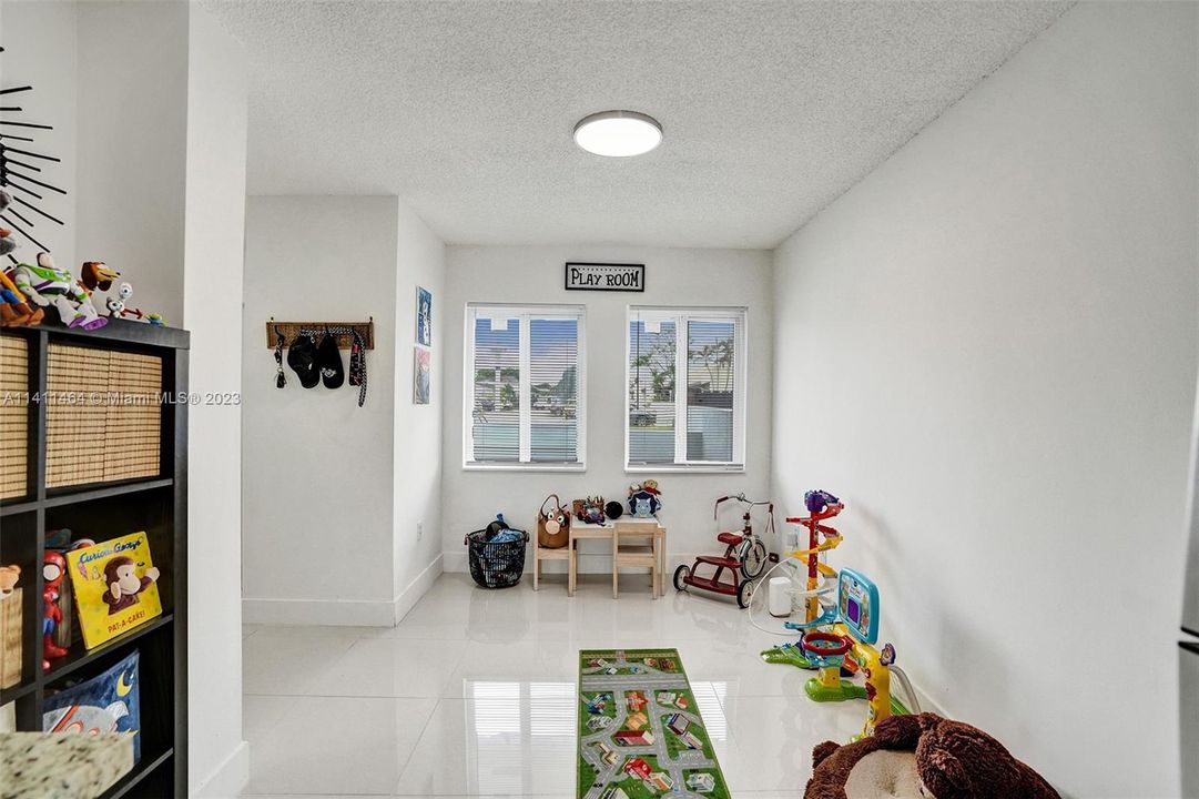 Vendido Recientemente: $499,000 (3 camas, 2 baños, 1678 Pies cuadrados)