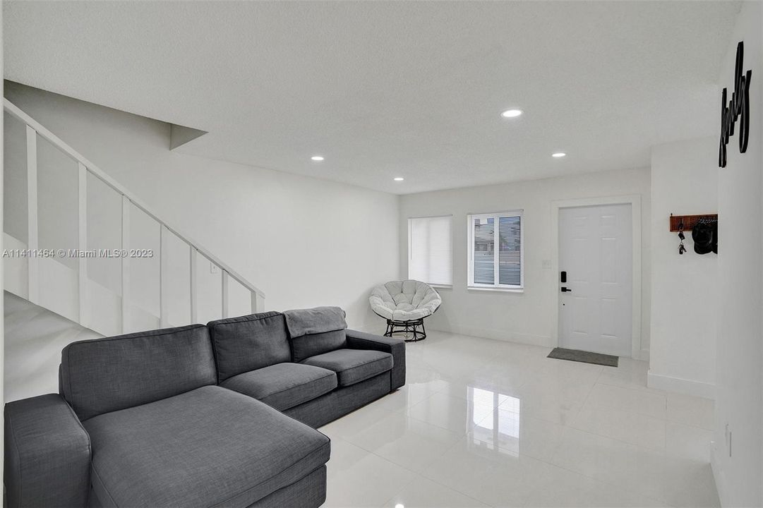 Vendido Recientemente: $499,000 (3 camas, 2 baños, 1678 Pies cuadrados)