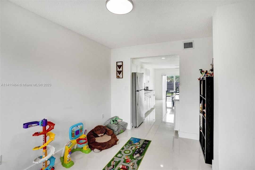 Vendido Recientemente: $499,000 (3 camas, 2 baños, 1678 Pies cuadrados)