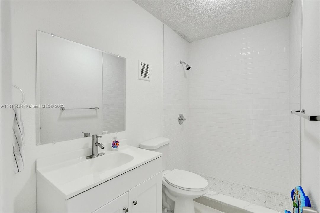 Vendido Recientemente: $499,000 (3 camas, 2 baños, 1678 Pies cuadrados)