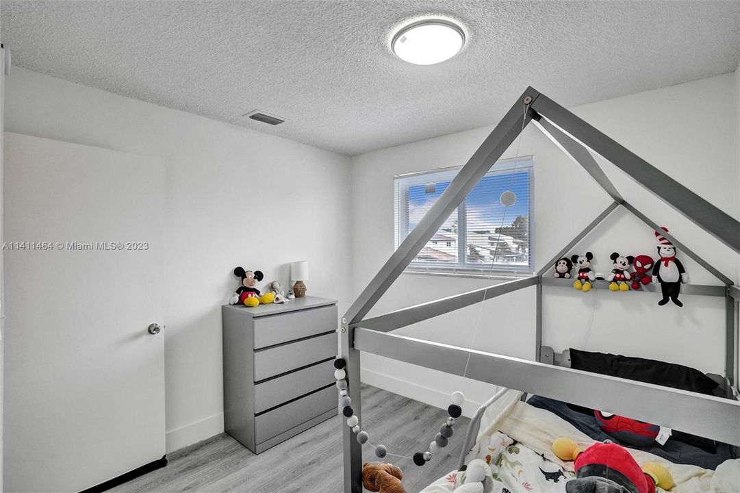 Vendido Recientemente: $499,000 (3 camas, 2 baños, 1678 Pies cuadrados)