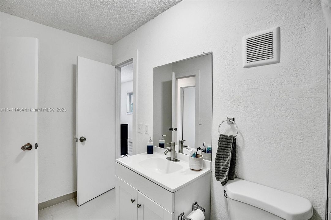 Vendido Recientemente: $499,000 (3 camas, 2 baños, 1678 Pies cuadrados)