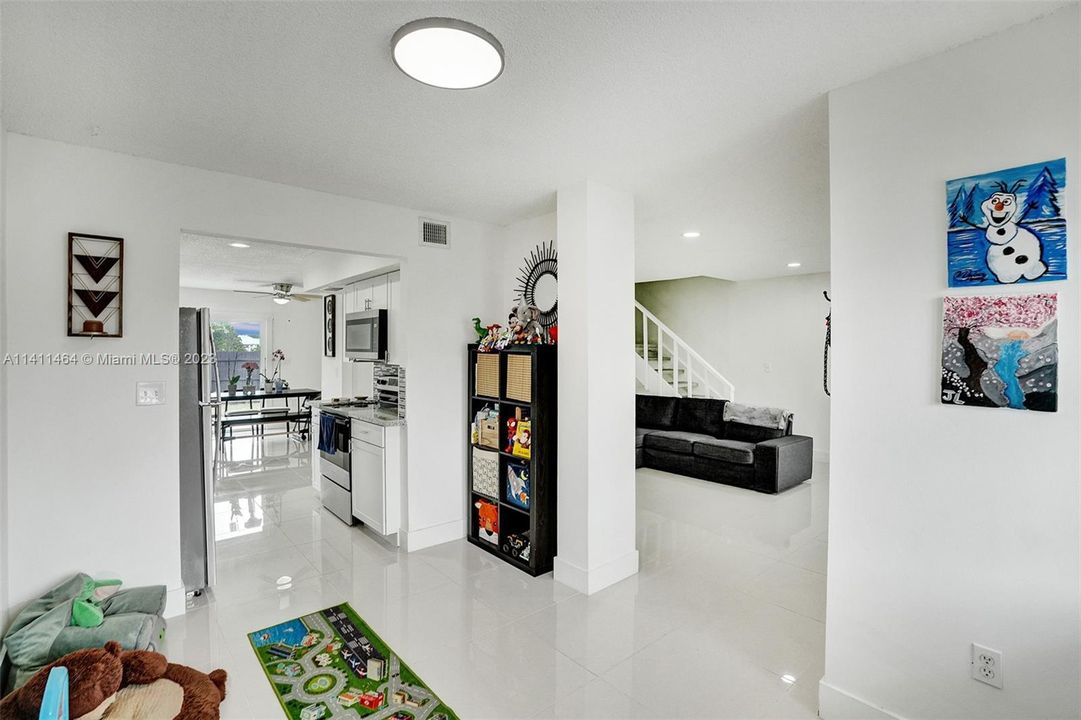 Vendido Recientemente: $499,000 (3 camas, 2 baños, 1678 Pies cuadrados)