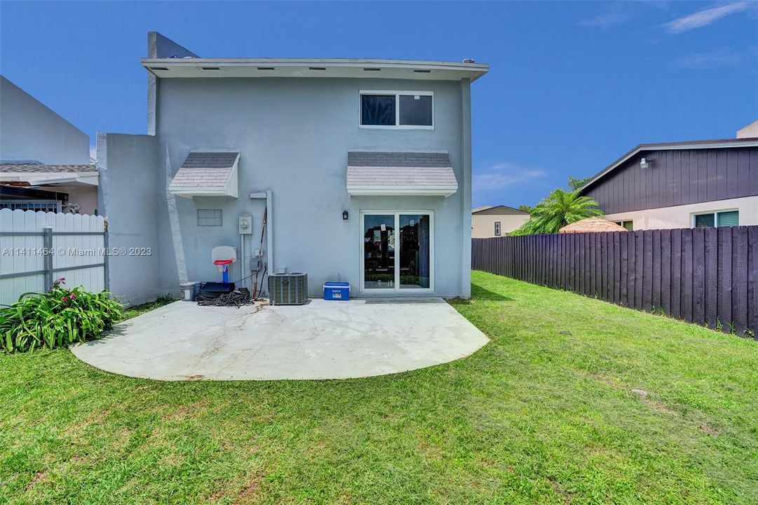 Vendido Recientemente: $499,000 (3 camas, 2 baños, 1678 Pies cuadrados)