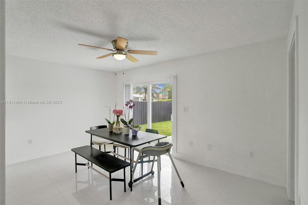 Vendido Recientemente: $499,000 (3 camas, 2 baños, 1678 Pies cuadrados)