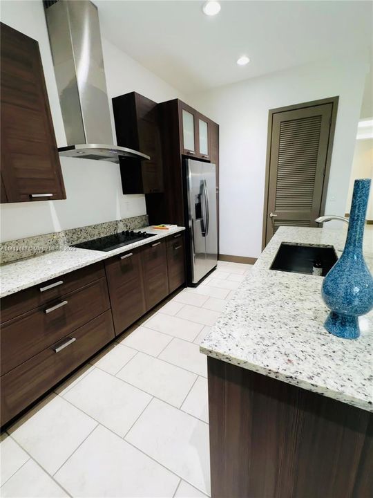 Recently Rented: $4,400 (3 beds, 2 baths, 1977 Square Feet)