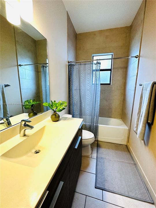 Recently Rented: $4,400 (3 beds, 2 baths, 1977 Square Feet)