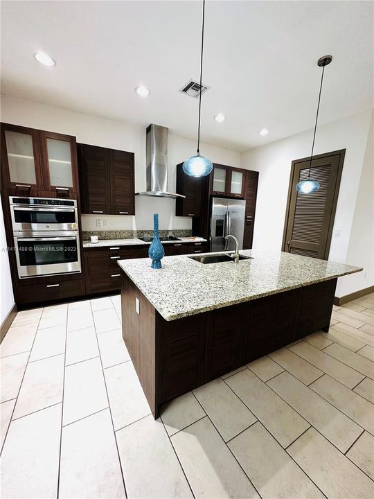 Recently Rented: $4,400 (3 beds, 2 baths, 1977 Square Feet)