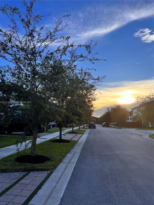 Recently Rented: $4,400 (3 beds, 2 baths, 1977 Square Feet)