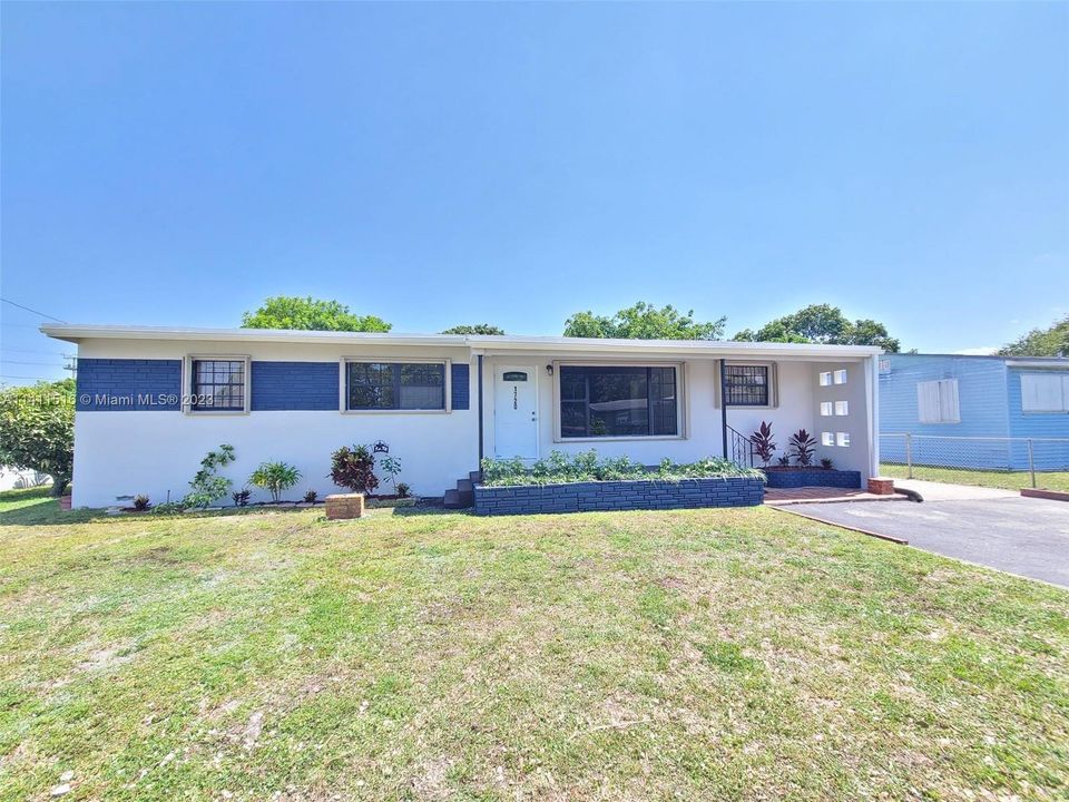 Recently Rented: $1,600 (1 beds, 1 baths, 400 Square Feet)