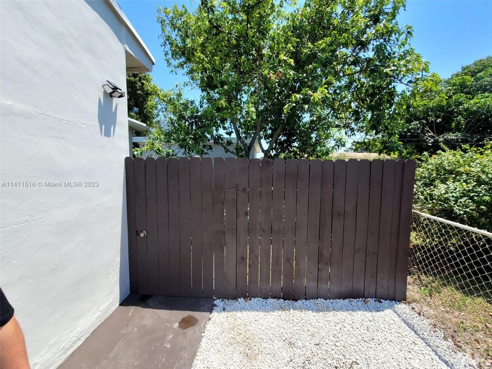 Recently Rented: $1,600 (1 beds, 1 baths, 400 Square Feet)