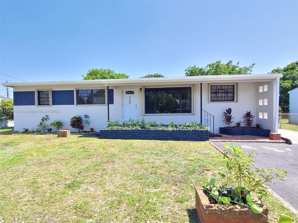 Recently Rented: $1,600 (1 beds, 1 baths, 400 Square Feet)