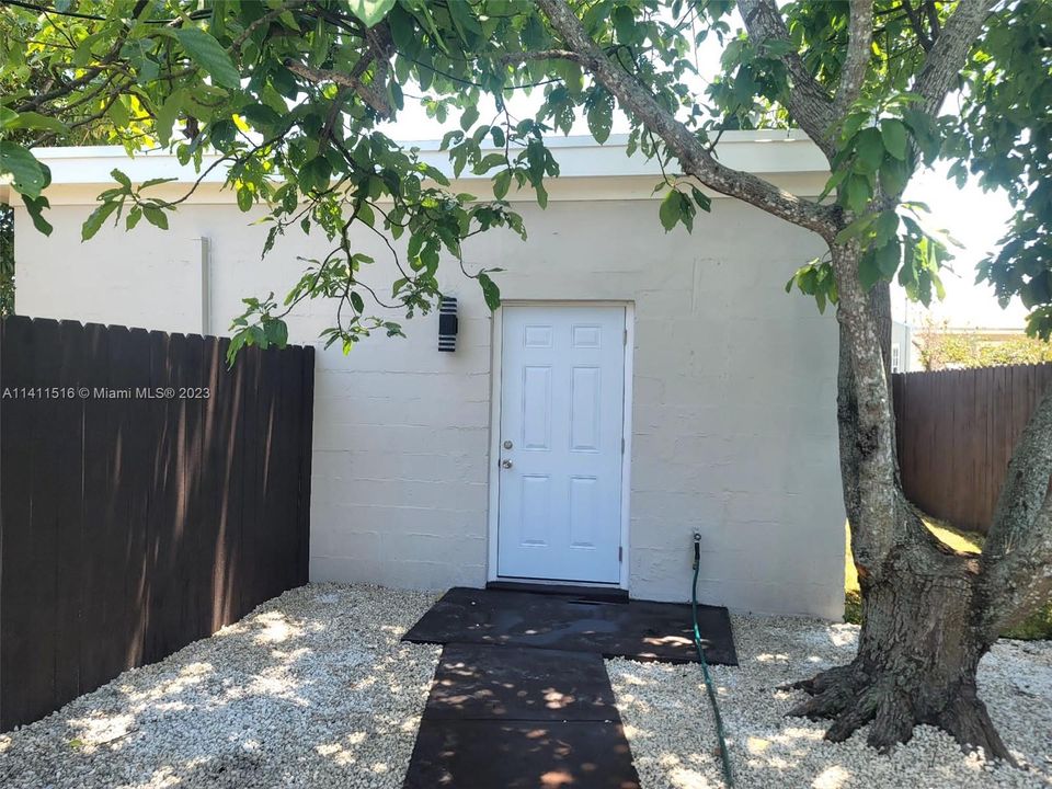 Recently Rented: $1,600 (1 beds, 1 baths, 400 Square Feet)