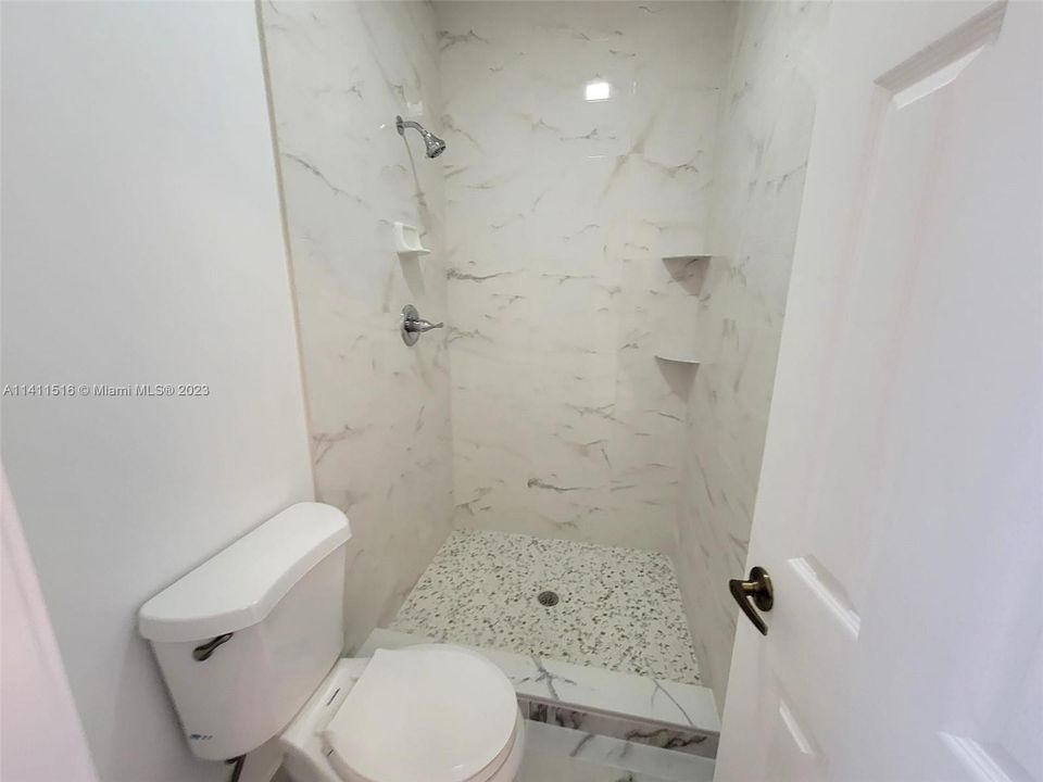 Recently Rented: $1,600 (1 beds, 1 baths, 400 Square Feet)
