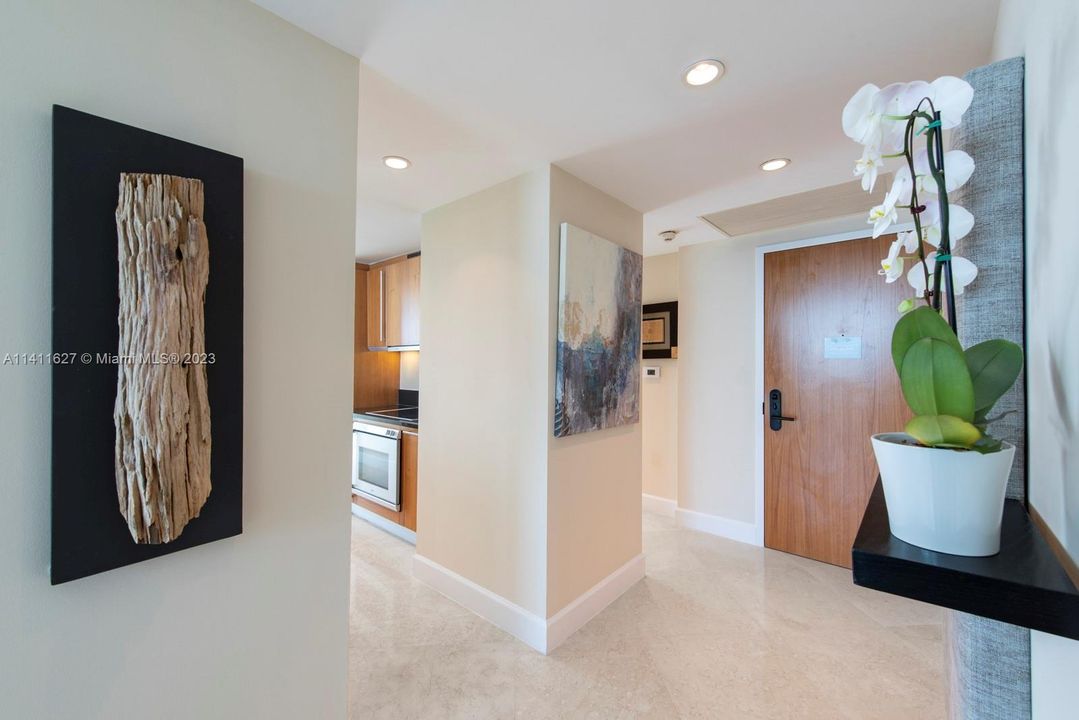 Recently Sold: $3,499,000 (2 beds, 2 baths, 1213 Square Feet)