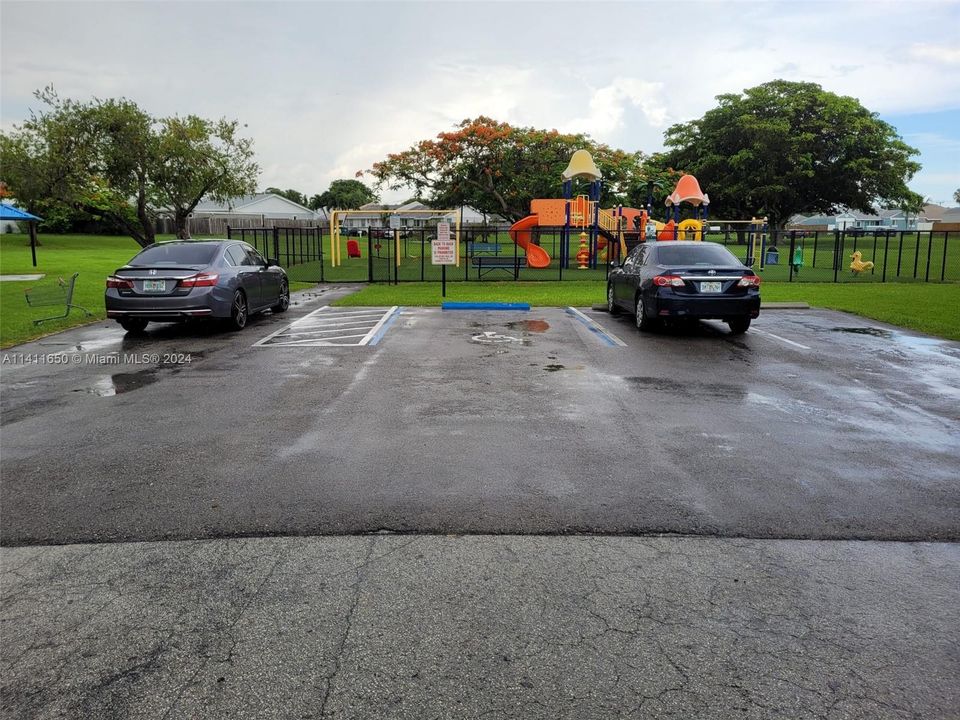 Recently Sold: $350,000 (3 beds, 1 baths, 1015 Square Feet)