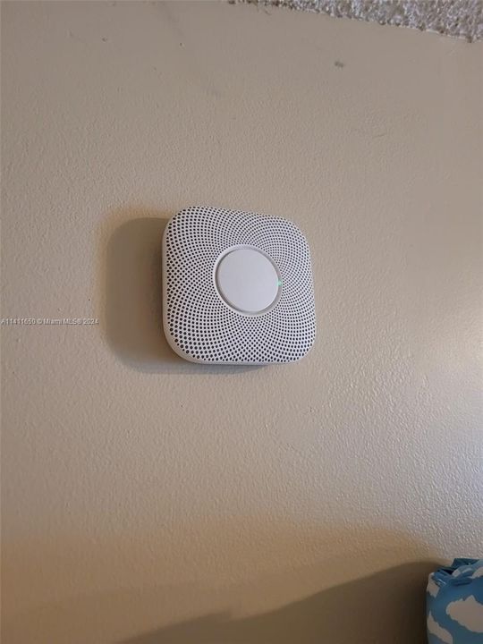 Recently Sold: $350,000 (3 beds, 1 baths, 1015 Square Feet)