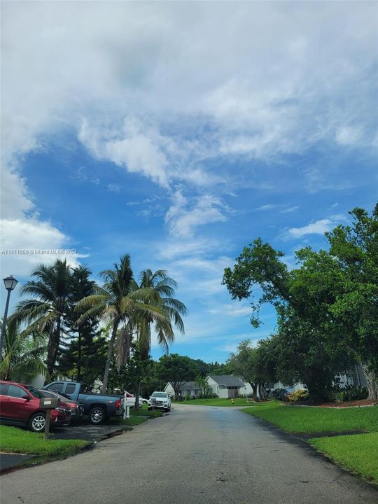 Recently Sold: $350,000 (3 beds, 1 baths, 1015 Square Feet)