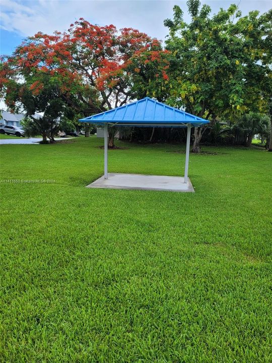 Recently Sold: $350,000 (3 beds, 1 baths, 1015 Square Feet)