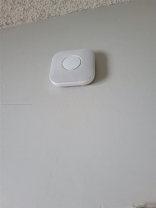 Recently Sold: $350,000 (3 beds, 1 baths, 1015 Square Feet)