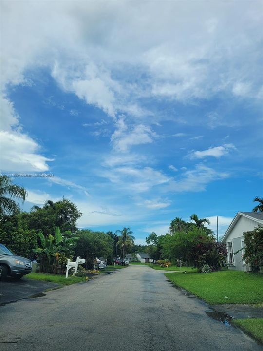 Recently Sold: $350,000 (3 beds, 1 baths, 1015 Square Feet)