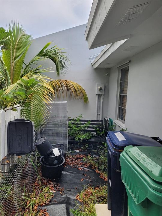 Recently Sold: $350,000 (3 beds, 1 baths, 1015 Square Feet)