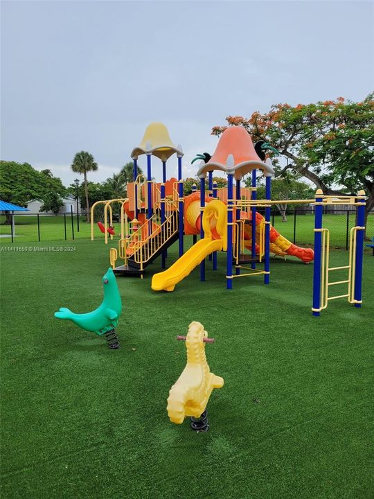 Recently Sold: $350,000 (3 beds, 1 baths, 1015 Square Feet)