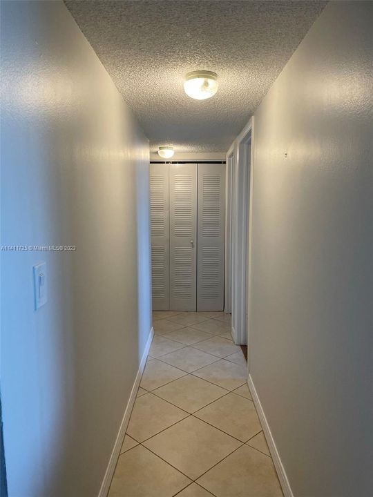 Recently Rented: $2,400 (2 beds, 1 baths, 1077 Square Feet)