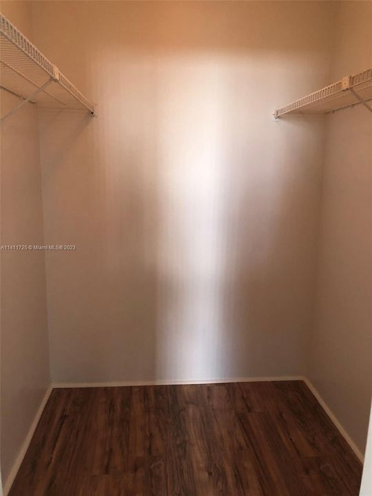 Recently Rented: $2,400 (2 beds, 1 baths, 1077 Square Feet)