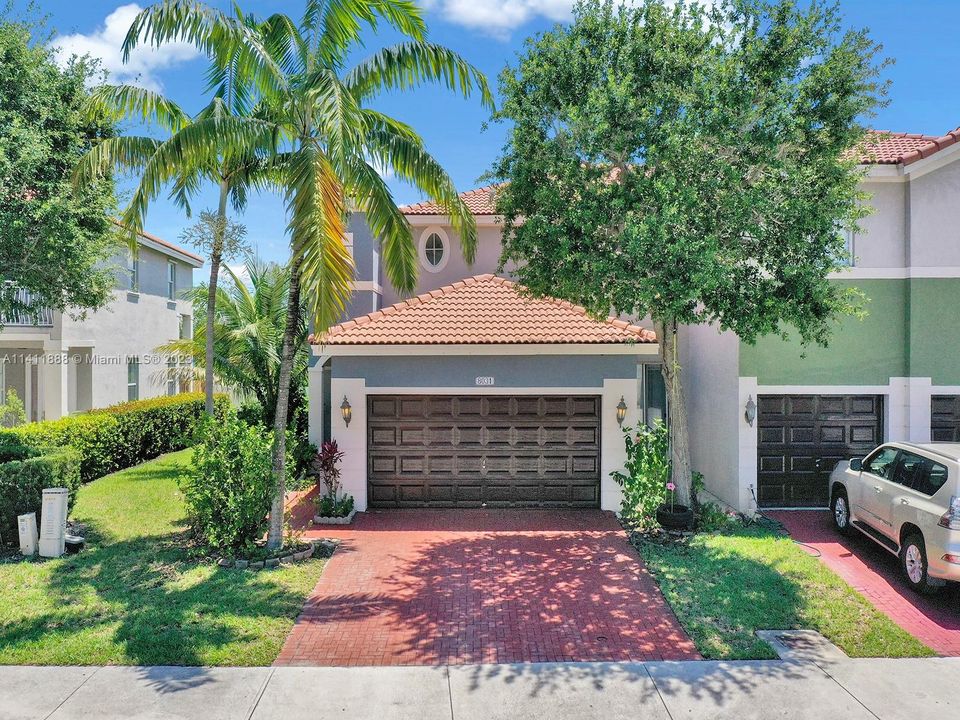 Recently Sold: $610,000 (3 beds, 3 baths, 1883 Square Feet)