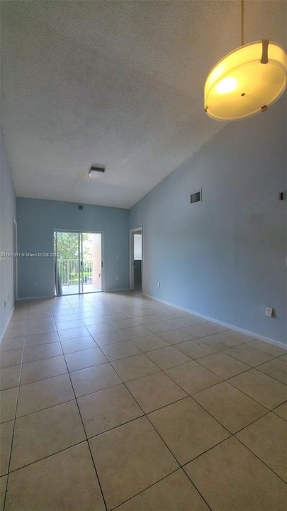 Recently Rented: $2,100 (2 beds, 2 baths, 942 Square Feet)