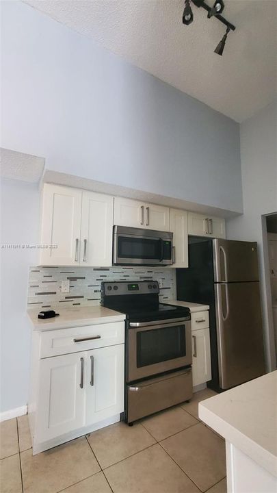 Recently Rented: $2,100 (2 beds, 2 baths, 942 Square Feet)
