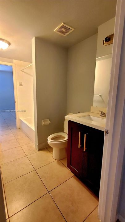 Recently Rented: $2,100 (2 beds, 2 baths, 942 Square Feet)