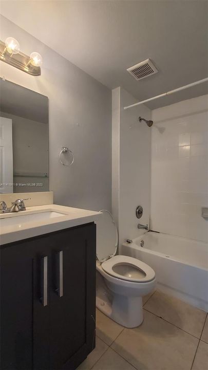 Recently Rented: $2,100 (2 beds, 2 baths, 942 Square Feet)