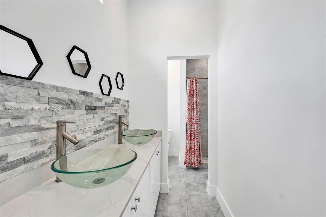 Recently Rented: $1,800 (1 beds, 1 baths, 600 Square Feet)