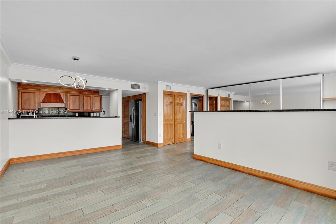 For Sale: $550,000 (1 beds, 1 baths, 654 Square Feet)