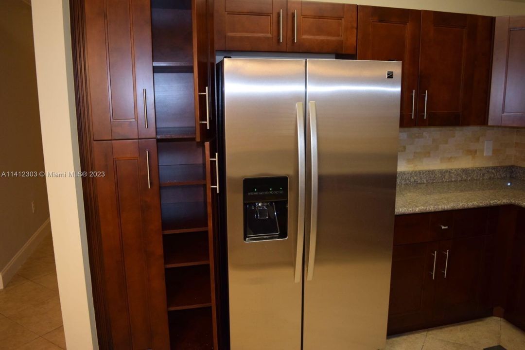 Recently Rented: $3,600 (3 beds, 3 baths, 1784 Square Feet)