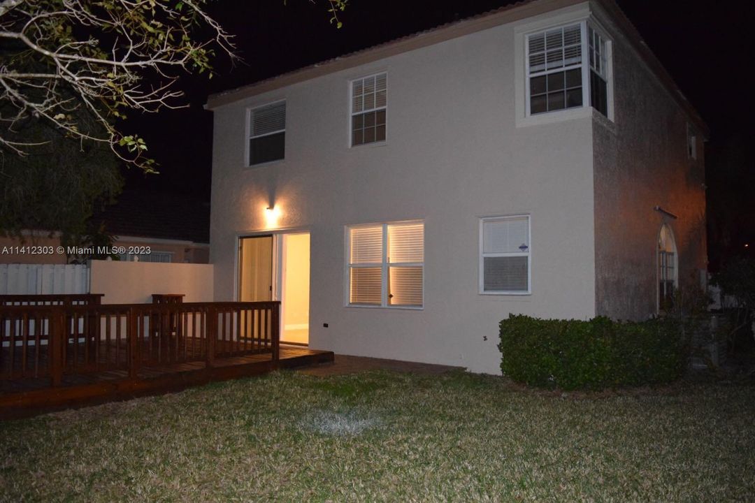 Recently Rented: $3,600 (3 beds, 3 baths, 1784 Square Feet)