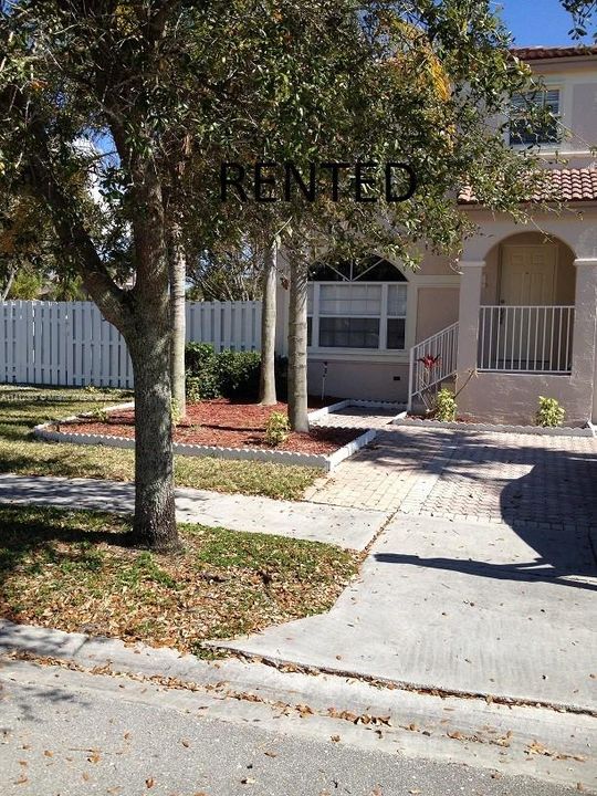 Recently Rented: $3,600 (3 beds, 3 baths, 1784 Square Feet)