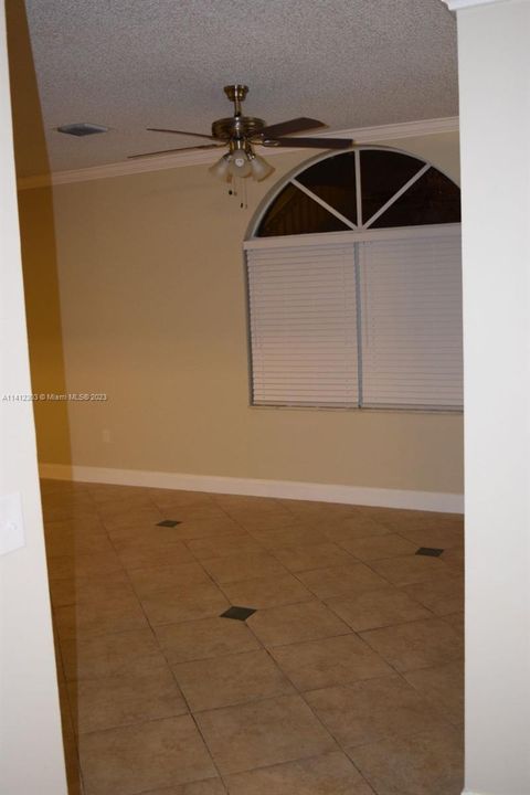 Recently Rented: $3,600 (3 beds, 3 baths, 1784 Square Feet)