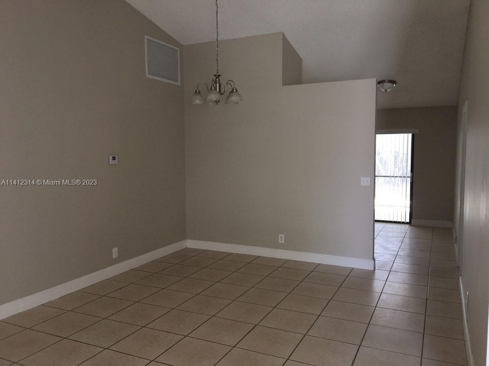 Recently Rented: $2,995 (4 beds, 2 baths, 1736 Square Feet)