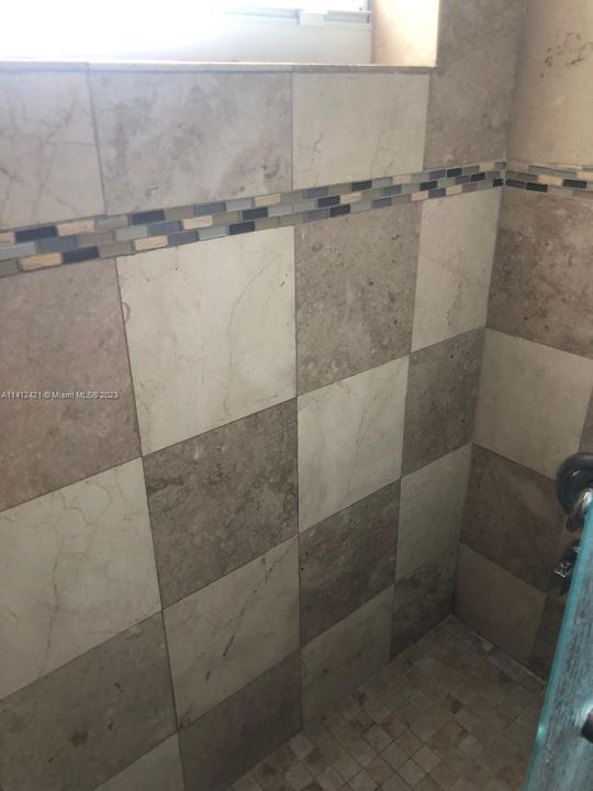 Recently Sold: $310,000 (2 beds, 1 baths, 800 Square Feet)