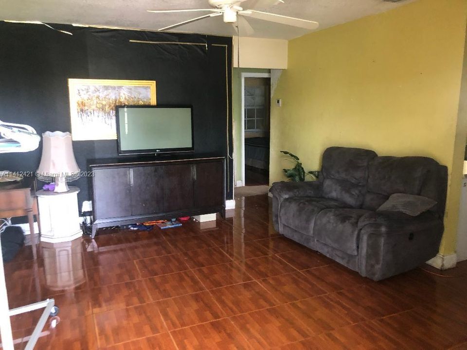 Recently Sold: $310,000 (2 beds, 1 baths, 800 Square Feet)