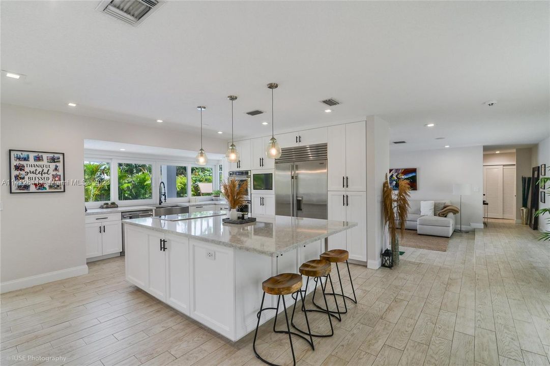 Recently Sold: $1,075,000 (3 beds, 2 baths, 1948 Square Feet)