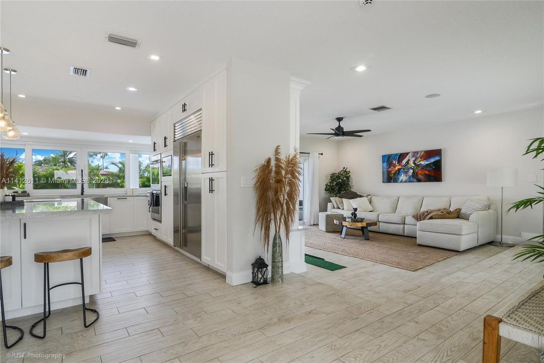 Recently Sold: $1,075,000 (3 beds, 2 baths, 1948 Square Feet)