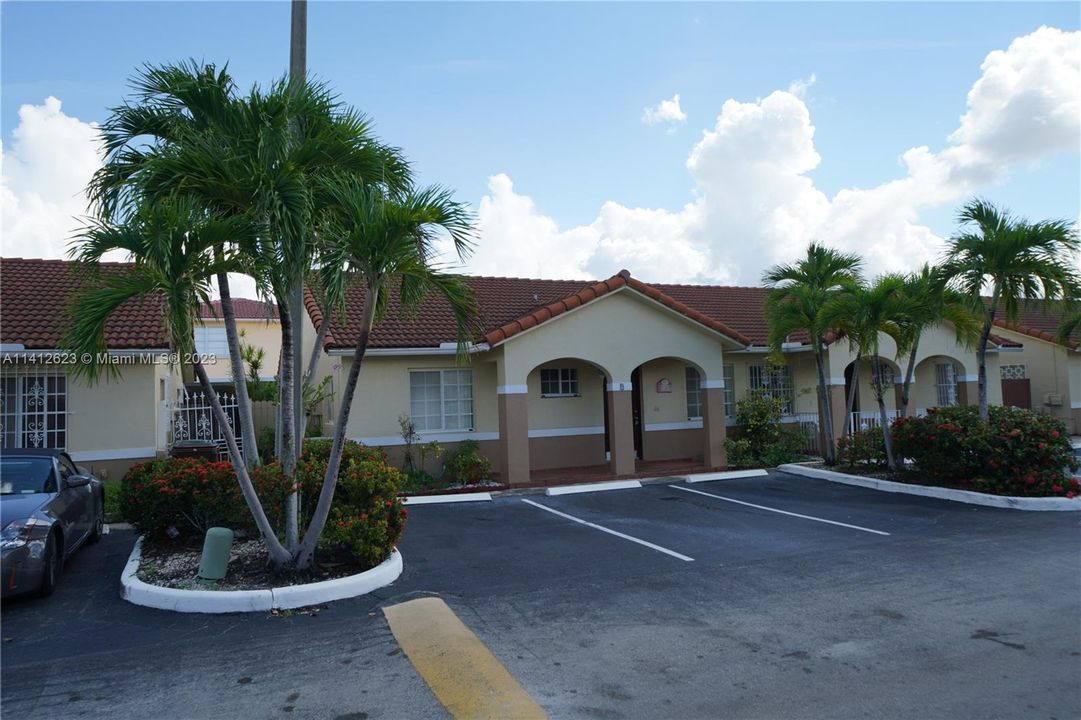 Недавно продано: $335,000 (2 спален, 2 ванн, 1020 Квадратных фут)