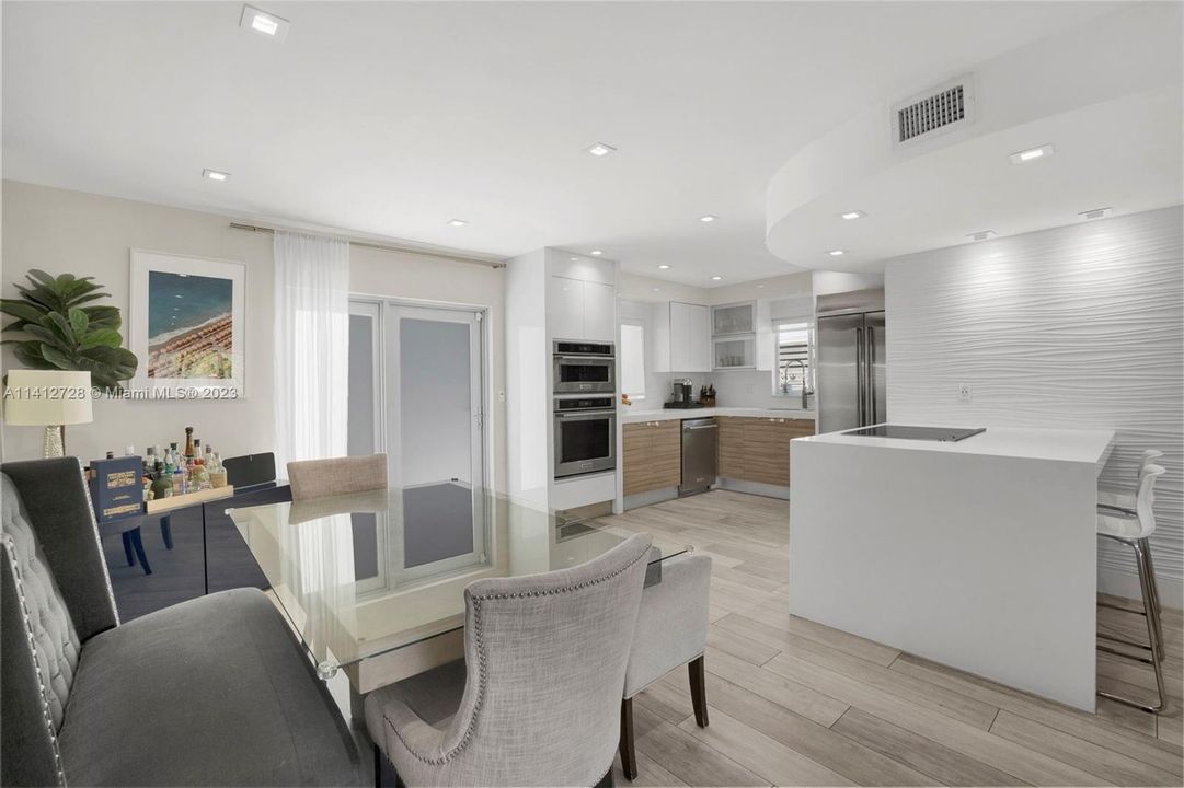 Recently Sold: $1,100,000 (2 beds, 2 baths, 1632 Square Feet)